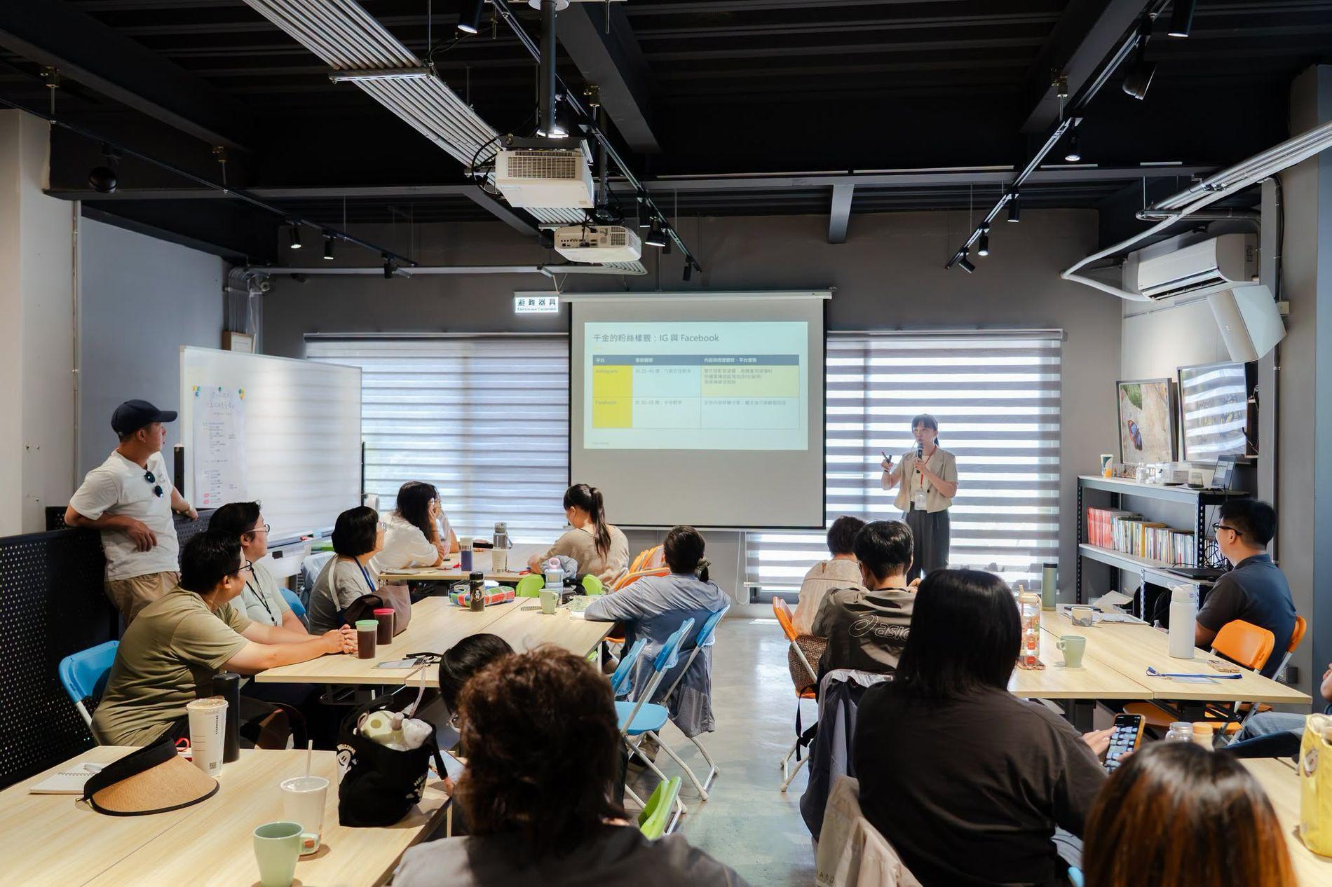  Photos of the class in session